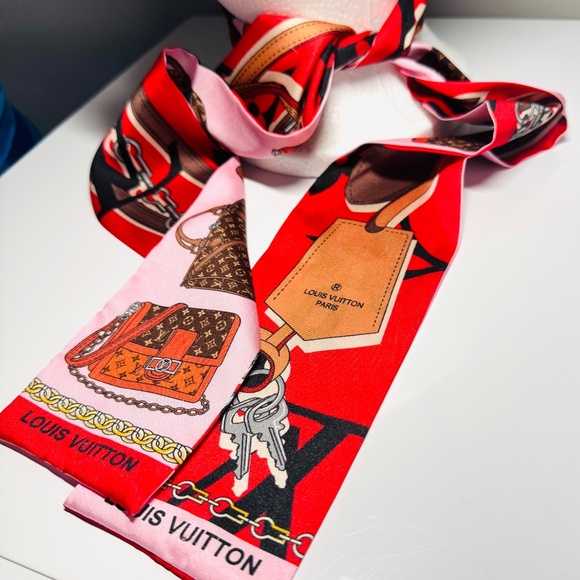 Louis Vuitton Red and Pink Scarf - Picture 6 of 9